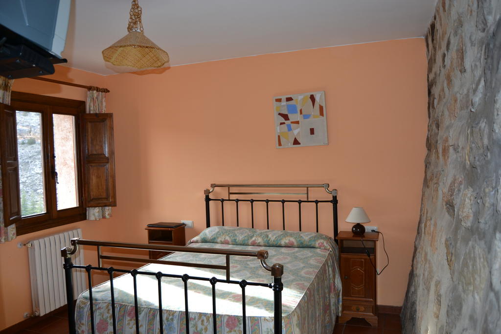 Los Palacios Albarracin Room photo