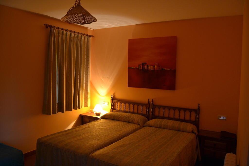 Los Palacios Albarracin Room photo